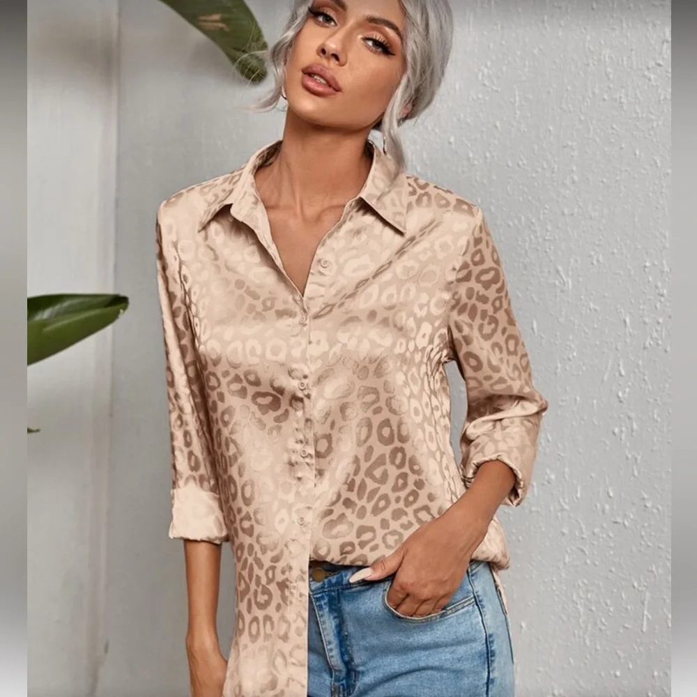 Elegant Chamoagne Leopard Print Women's Top